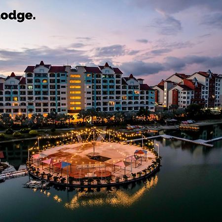 Anylodge Waterfront Marina Island Pangkor Лумут Экстерьер фото