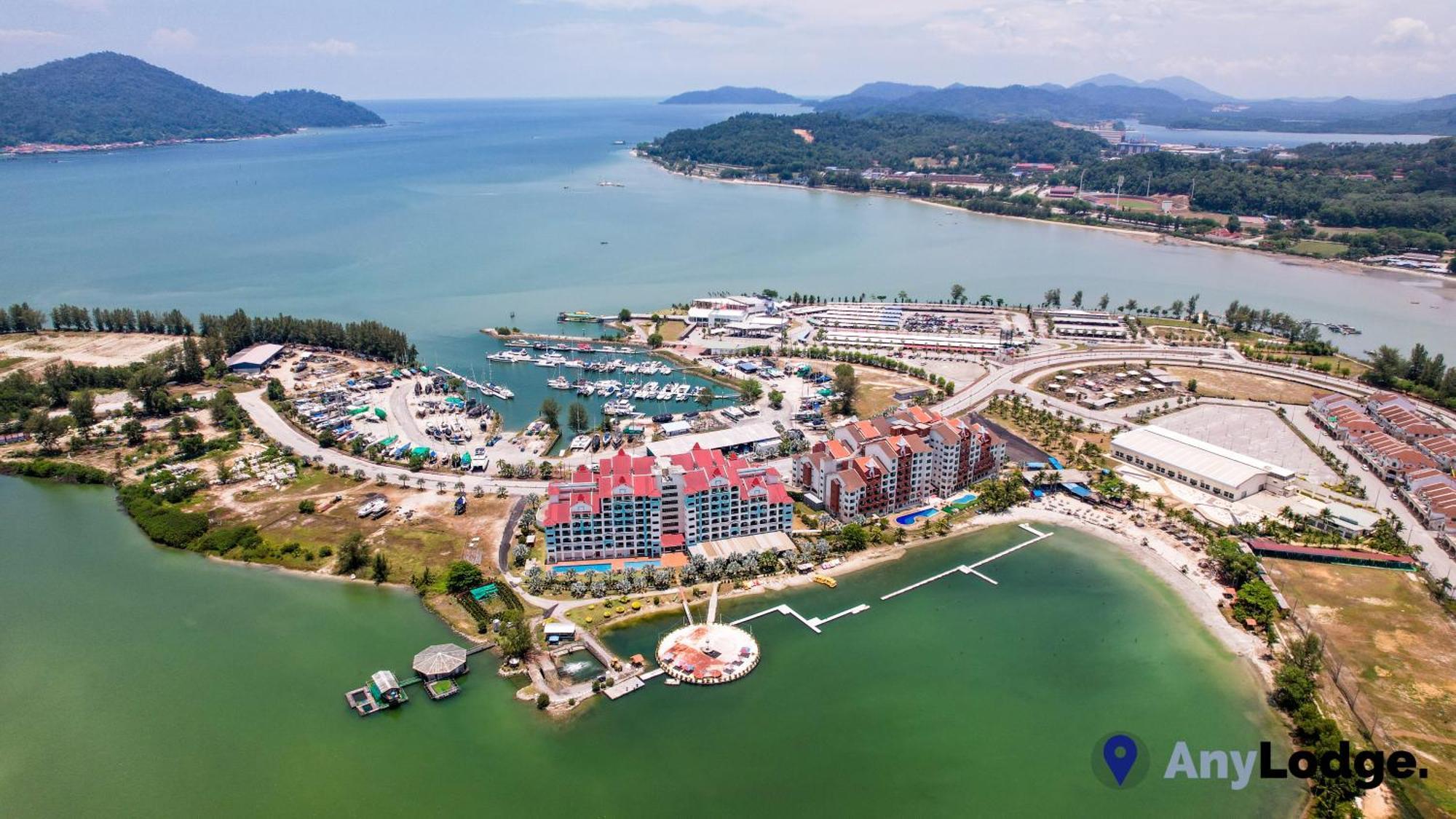 Anylodge Waterfront Marina Island Pangkor Лумут Экстерьер фото