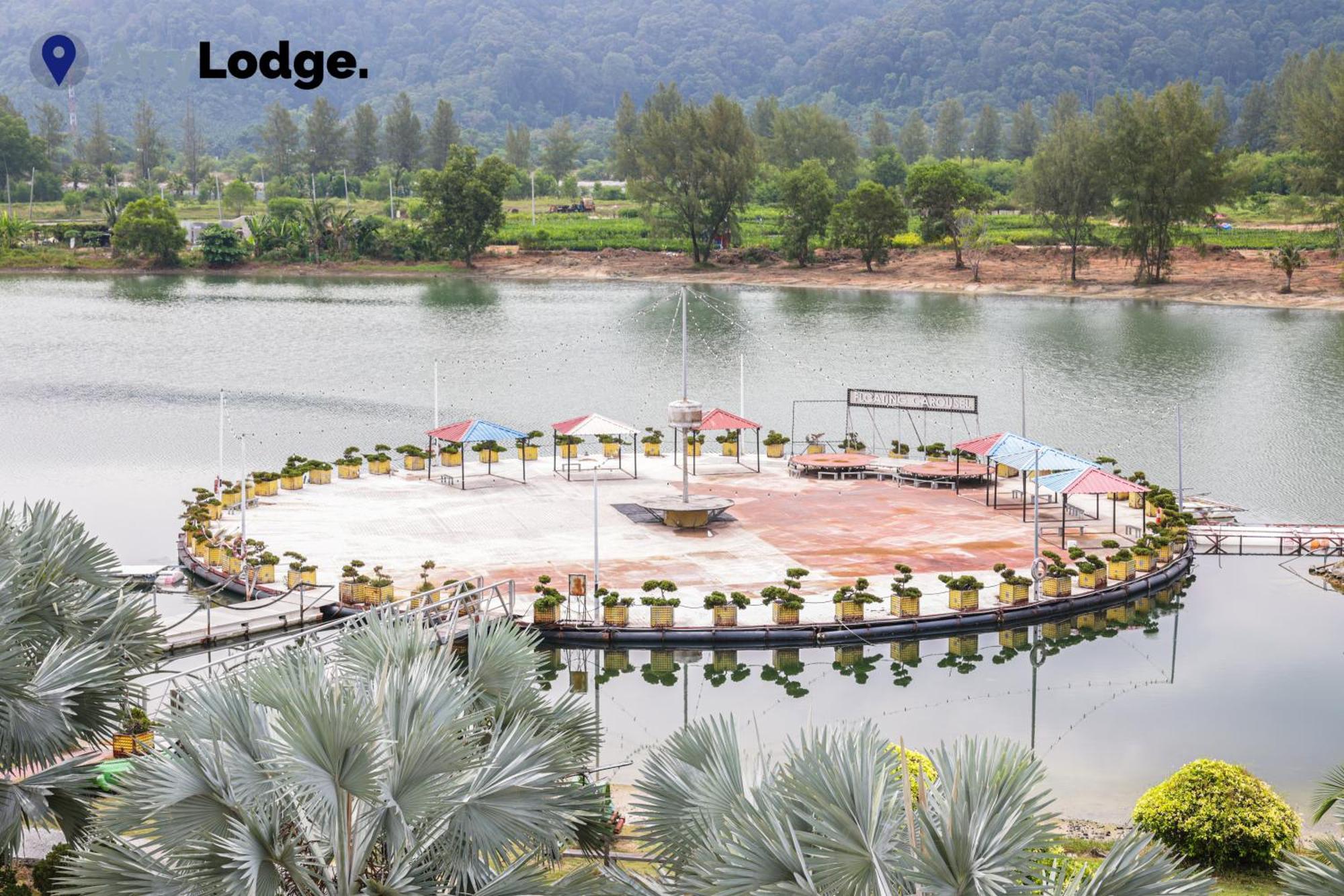 Anylodge Waterfront Marina Island Pangkor Лумут Экстерьер фото