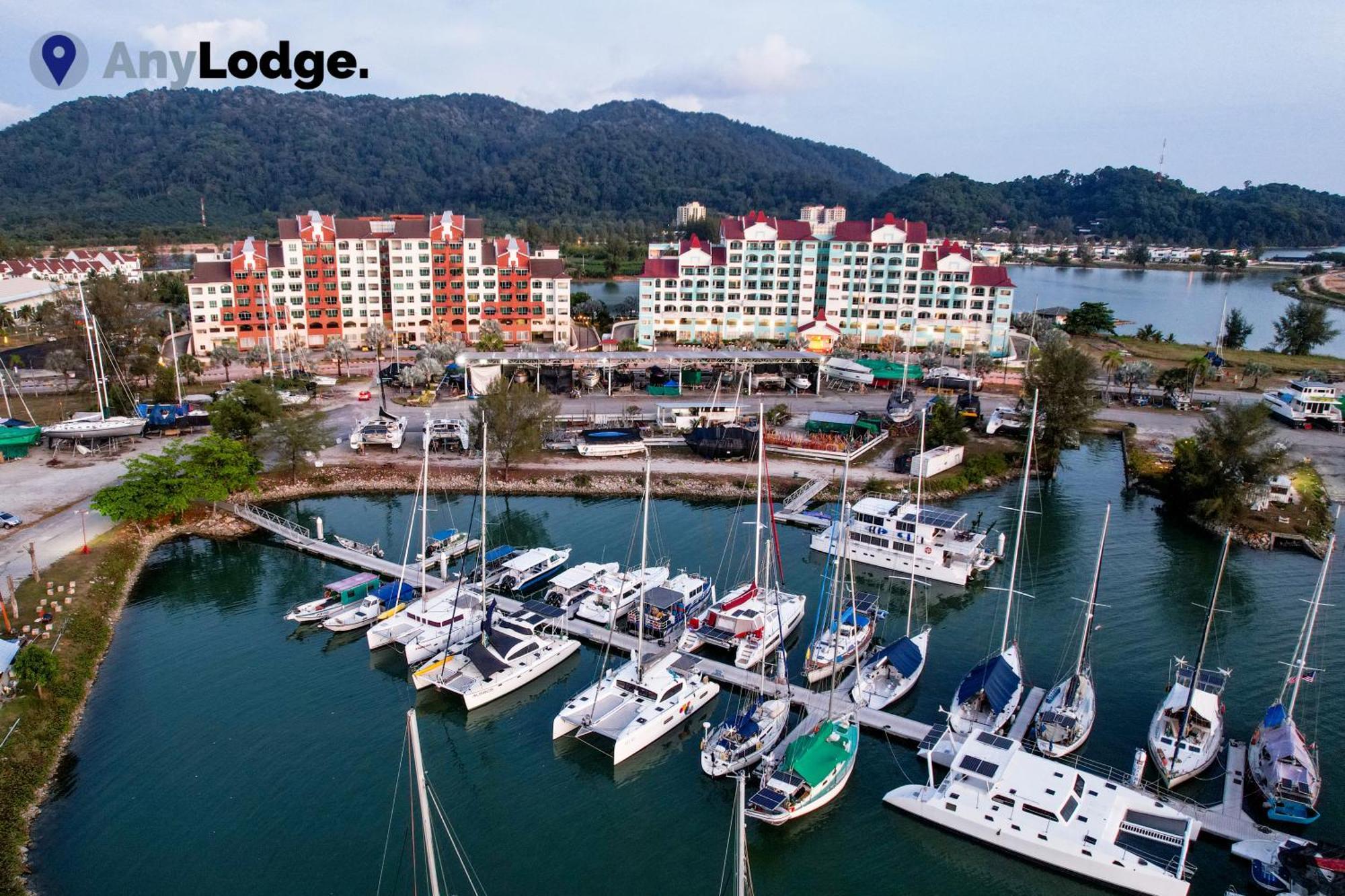 Anylodge Waterfront Marina Island Pangkor Лумут Экстерьер фото
